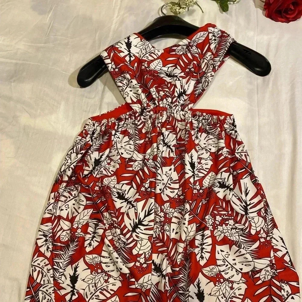 Weekend by Suzanne Betro Awesome Cross Front Top, Size M, Color Red White Black - Picture 5 of 7